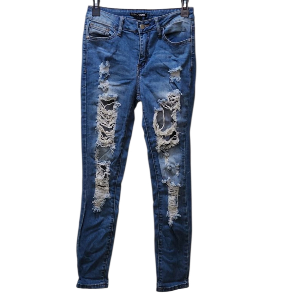 FASHION NOVA Distressed Ripped Skinny Jeans Size 3